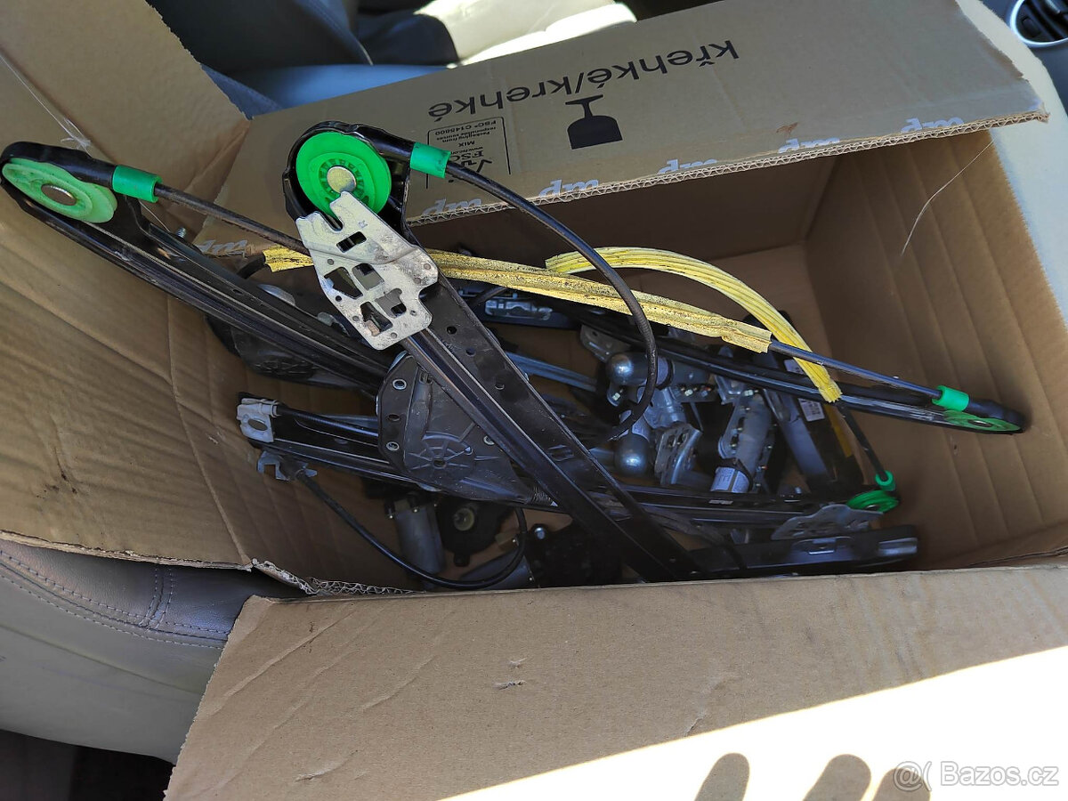 BMW E46,combi, sedan, zadní madlo kufru+světýlka - 3