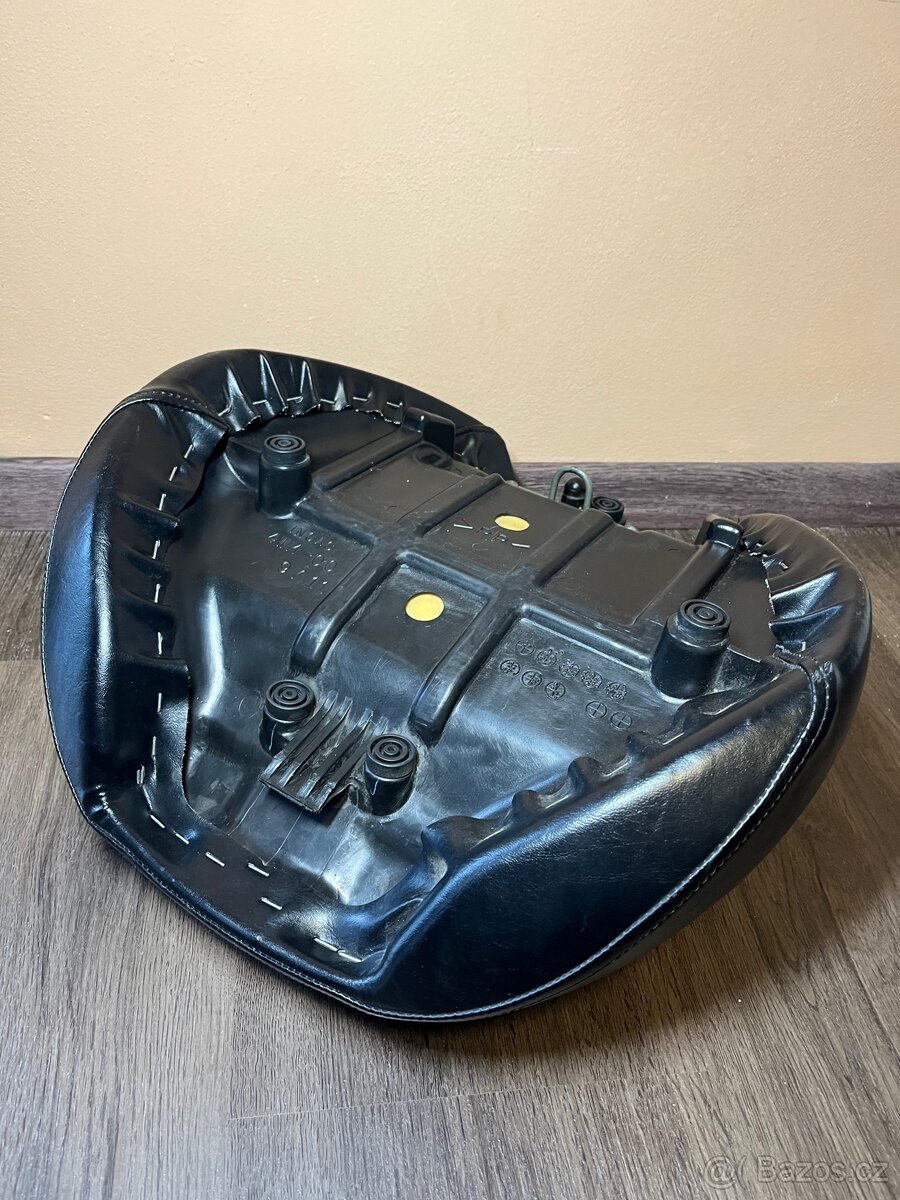 Originální sedlo na Yamaha xv wildstar 1600 - 3