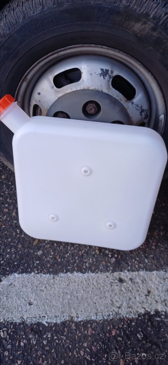 Nádrž na vodu / naftu - 3