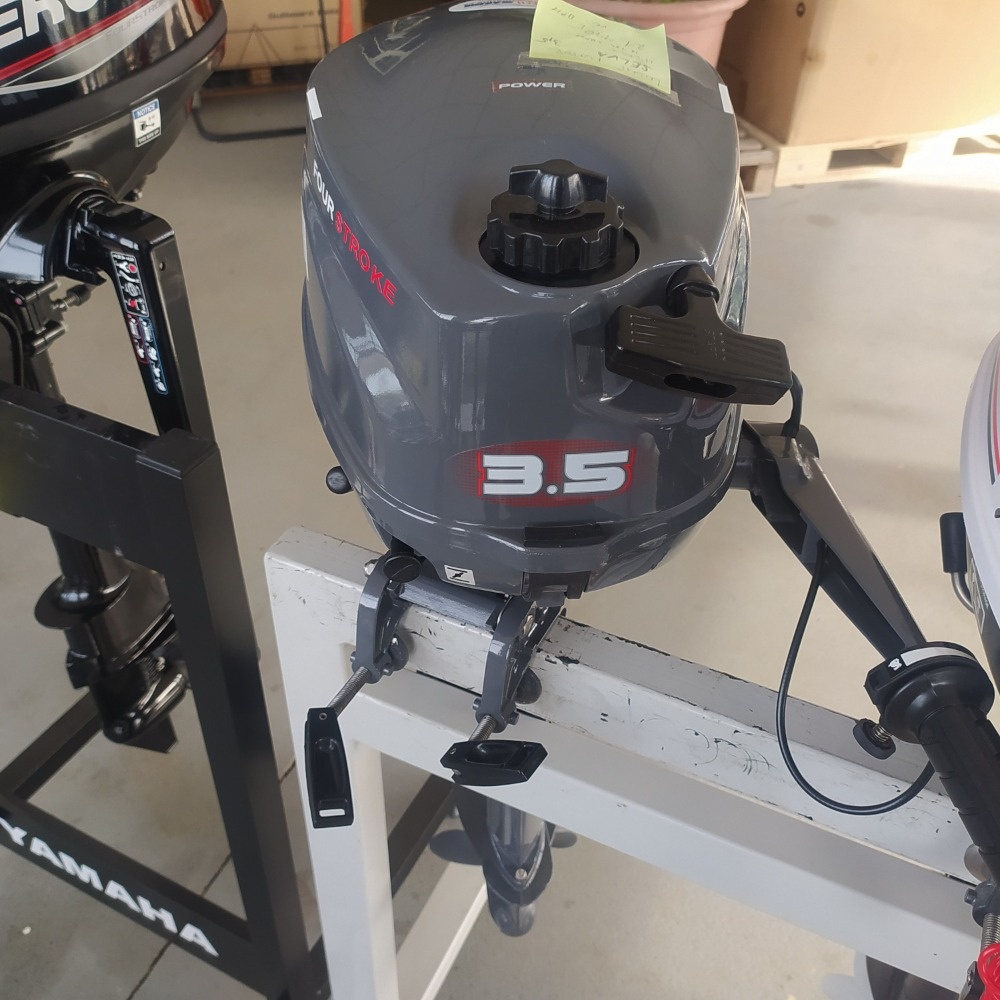 Lodní motor Selva Guppy 3,5 - lehký, tichý, úsporný - 3