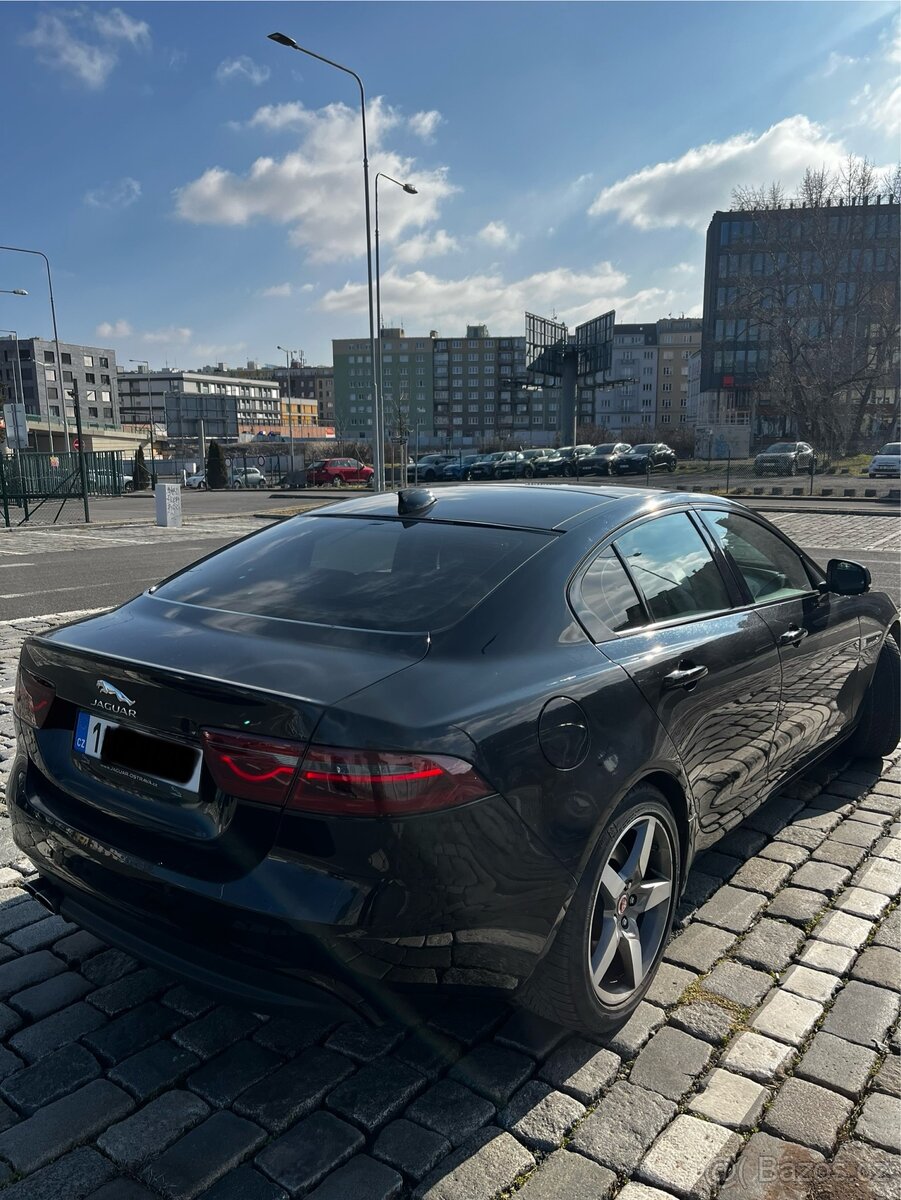 Jaguar XE 2.0 AWD - 3