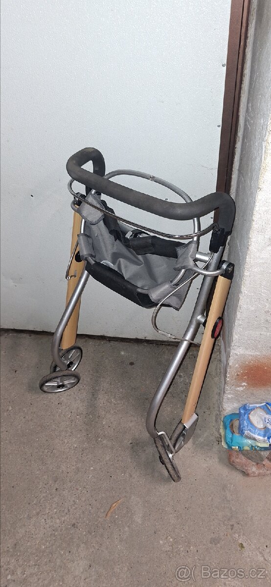 Chodítko pro seniory - zdravotní pomůcka - 3