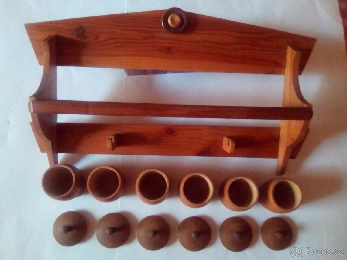 Dřevěná polička s kořenkami - 3