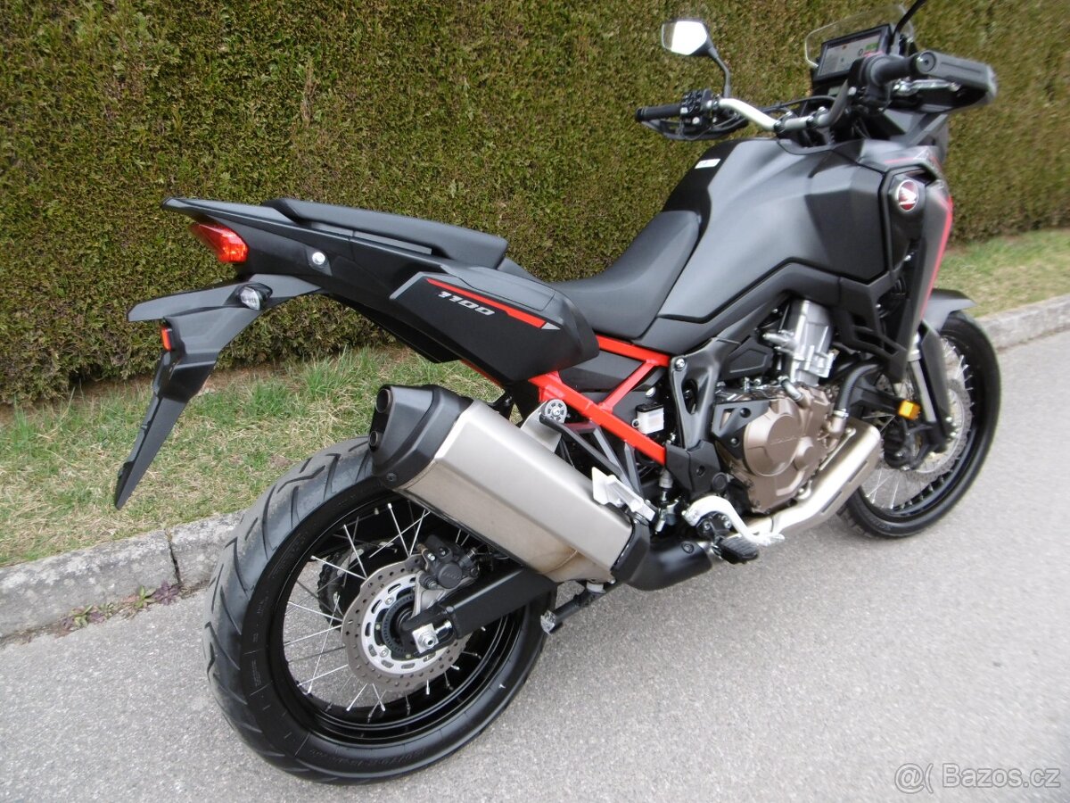 Honda africa twin 1100 - jako nová
