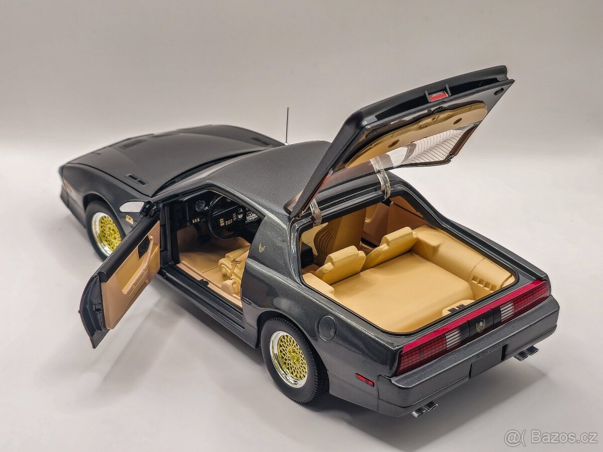 Pontiac Firebird TransAm 1:18 Greenlight - 3
