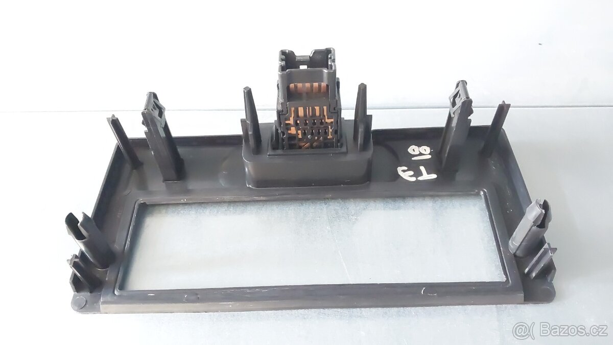 Nissan Terrano II – Rámeček rádia 1DIN - 3