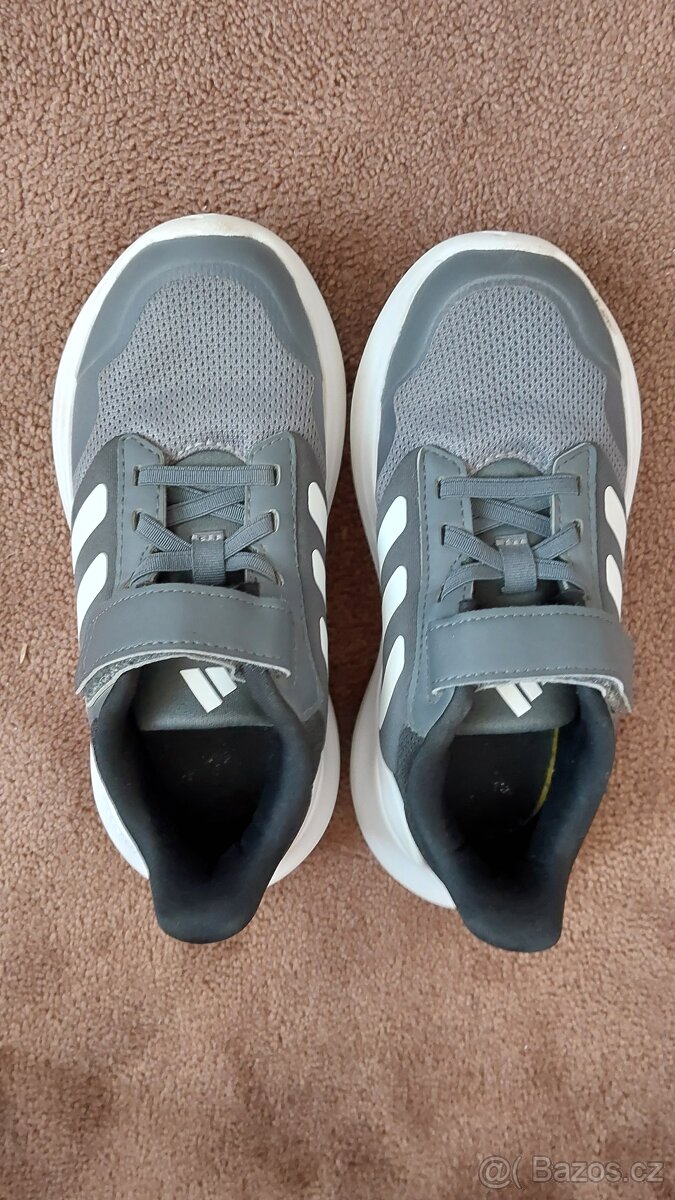 Jak nové krásné dětské Boty Adidas 32 - 3
