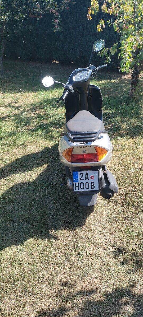 Honda lead 100 CC - 3