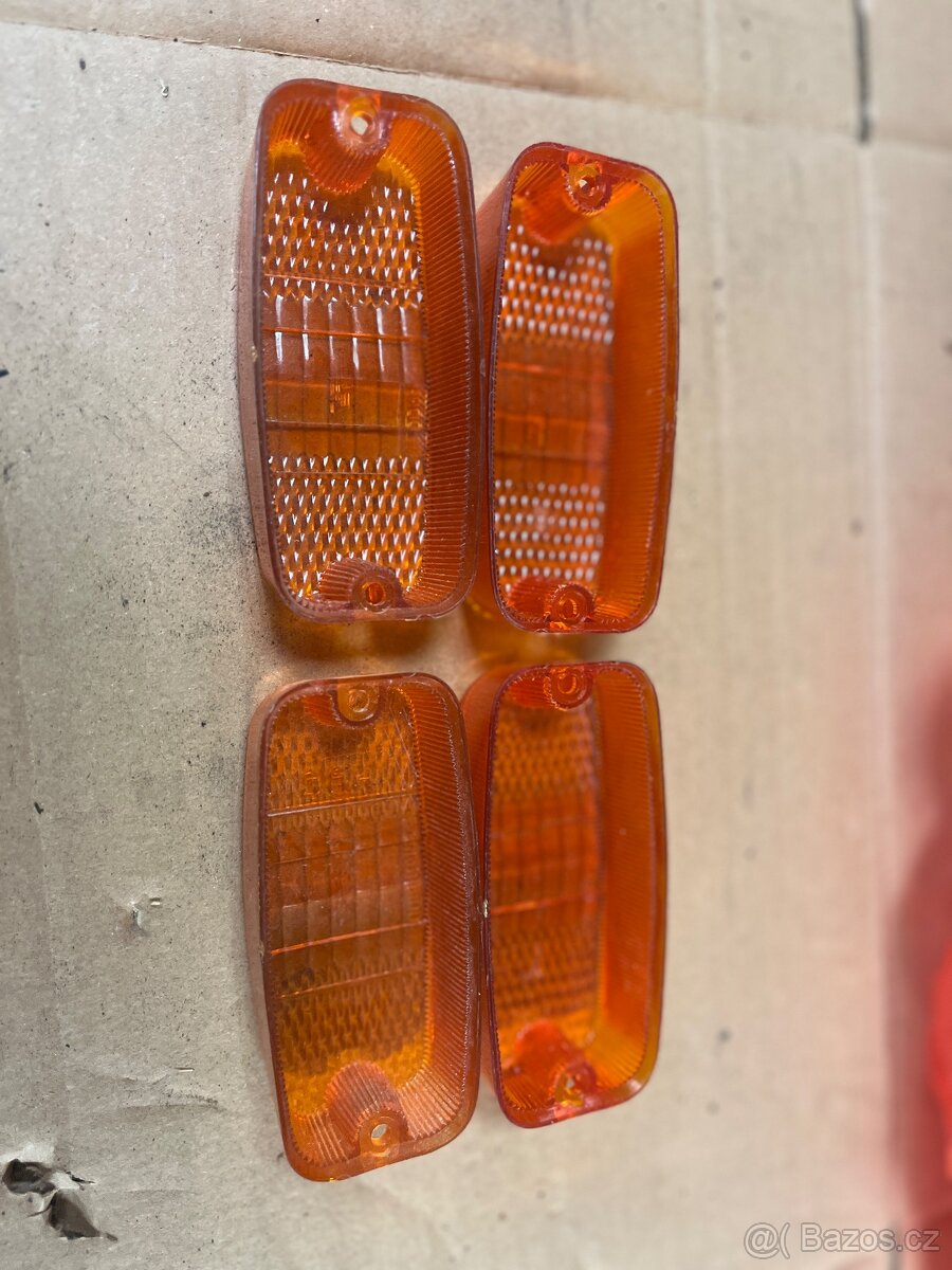 Trabant 601, kryty blinkrů nové - 3