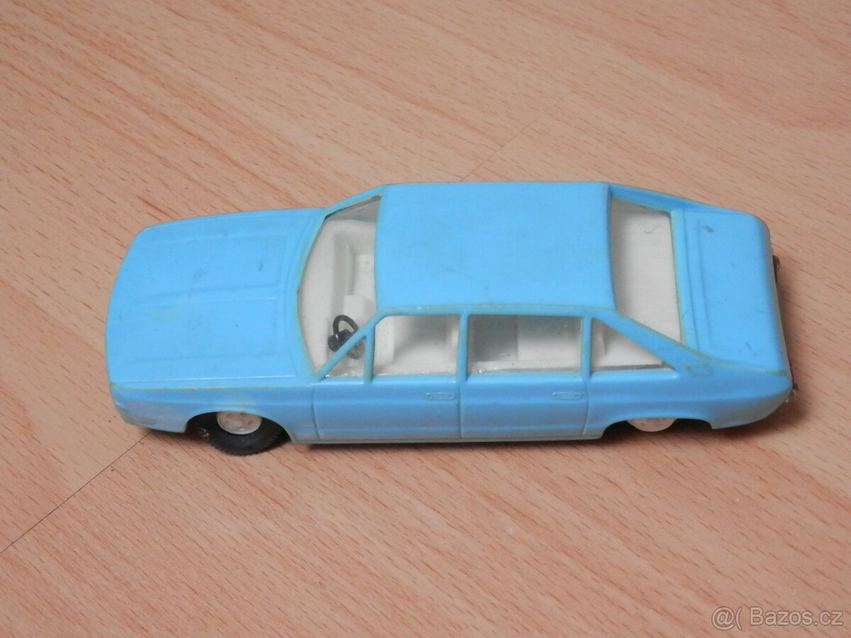 Staré sběratelské autíčko TATRA 613 - 3