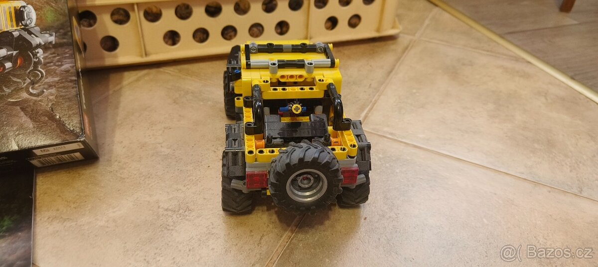LEGO Technic - 42122 Jeep Wrangler - 3