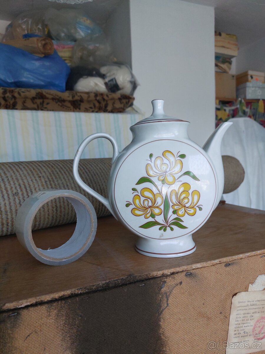 Čajový servis s cukrenkou, mlecenkou a desertnimi talirky - 3