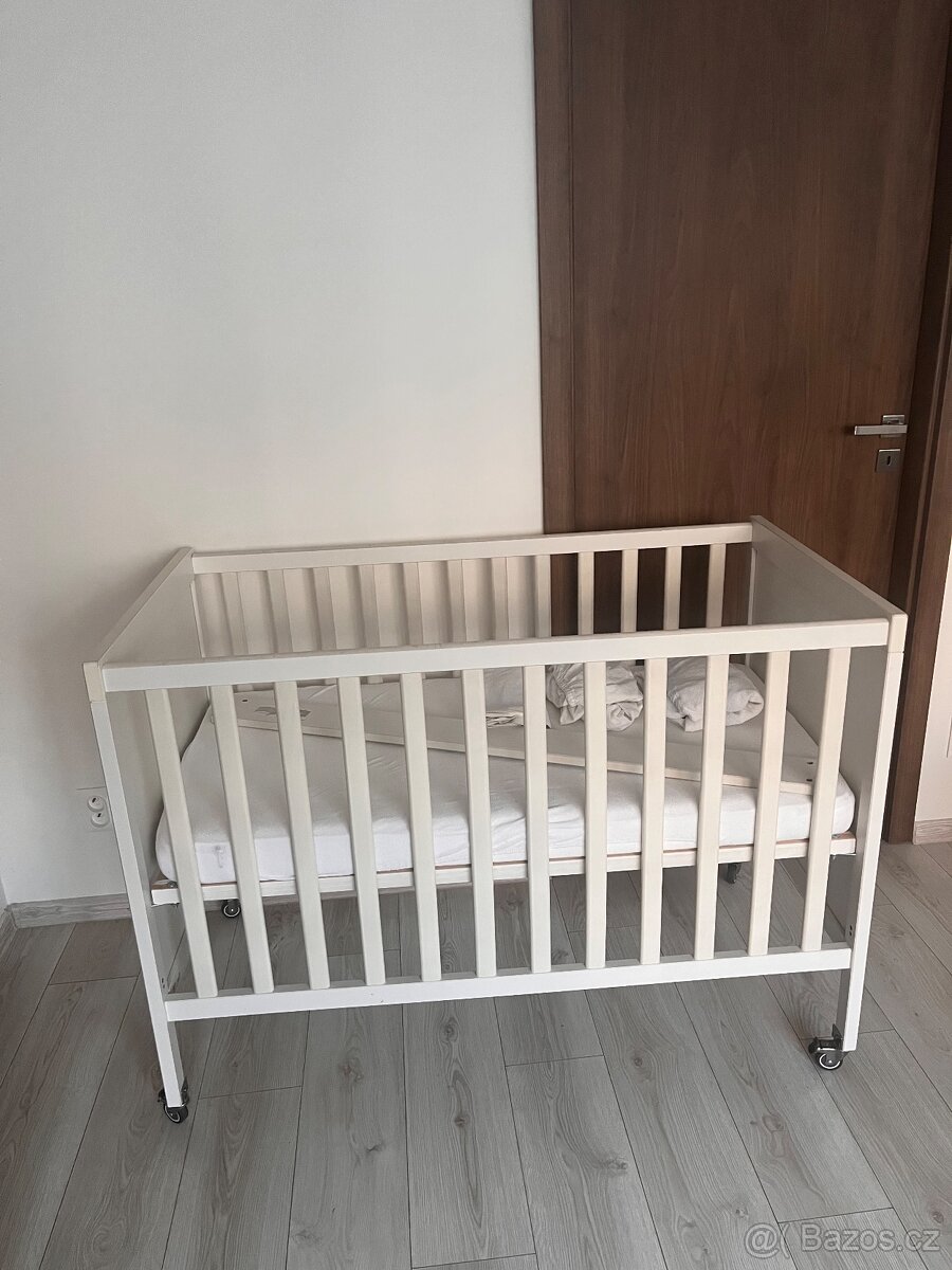 Dětská postýlka IKEA, bílá, na kolečkách - 3