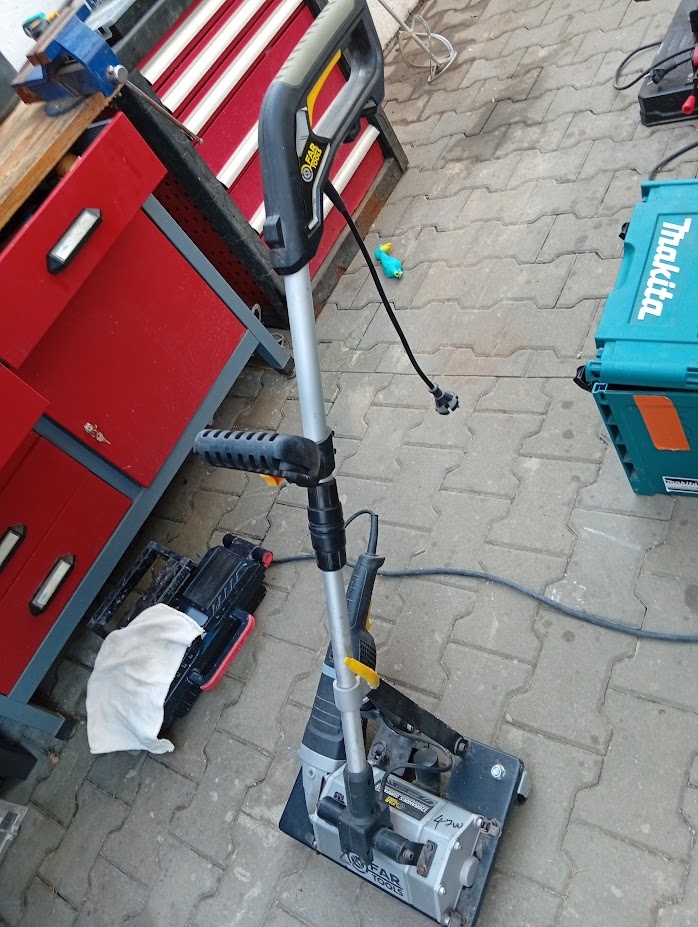 ČISTI NA DLAŽBU - 3