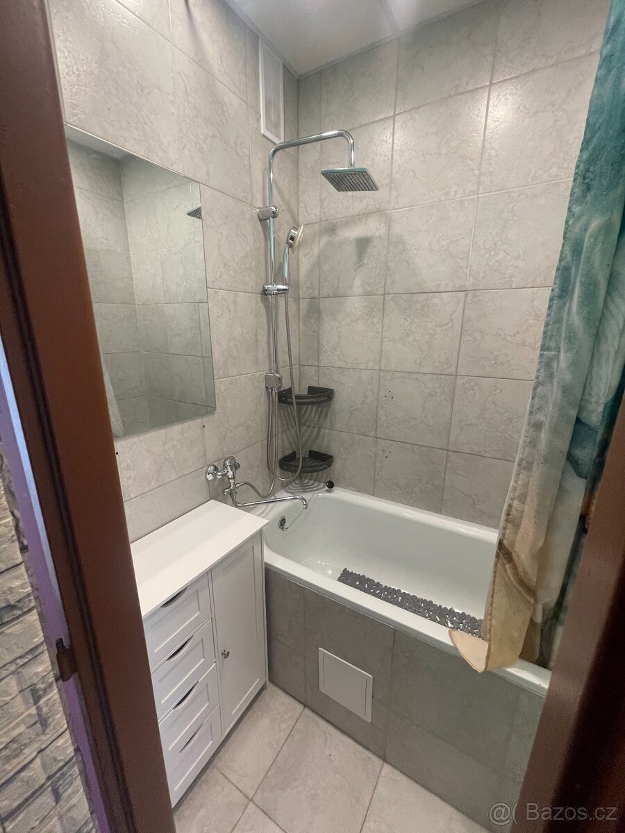 Byt 2+1 v širším centru Chomutov - 3