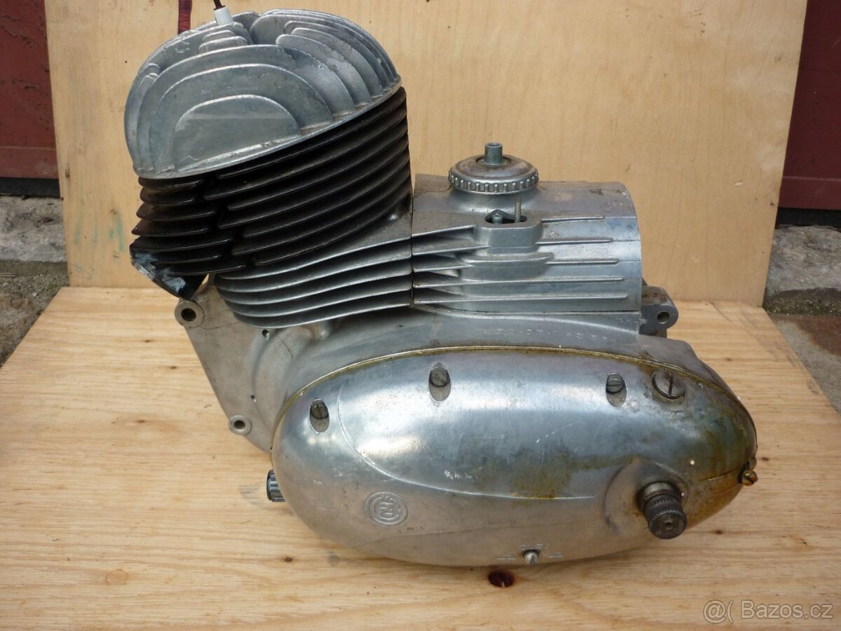 ČZ 128/453 nový motor uloženka - 3