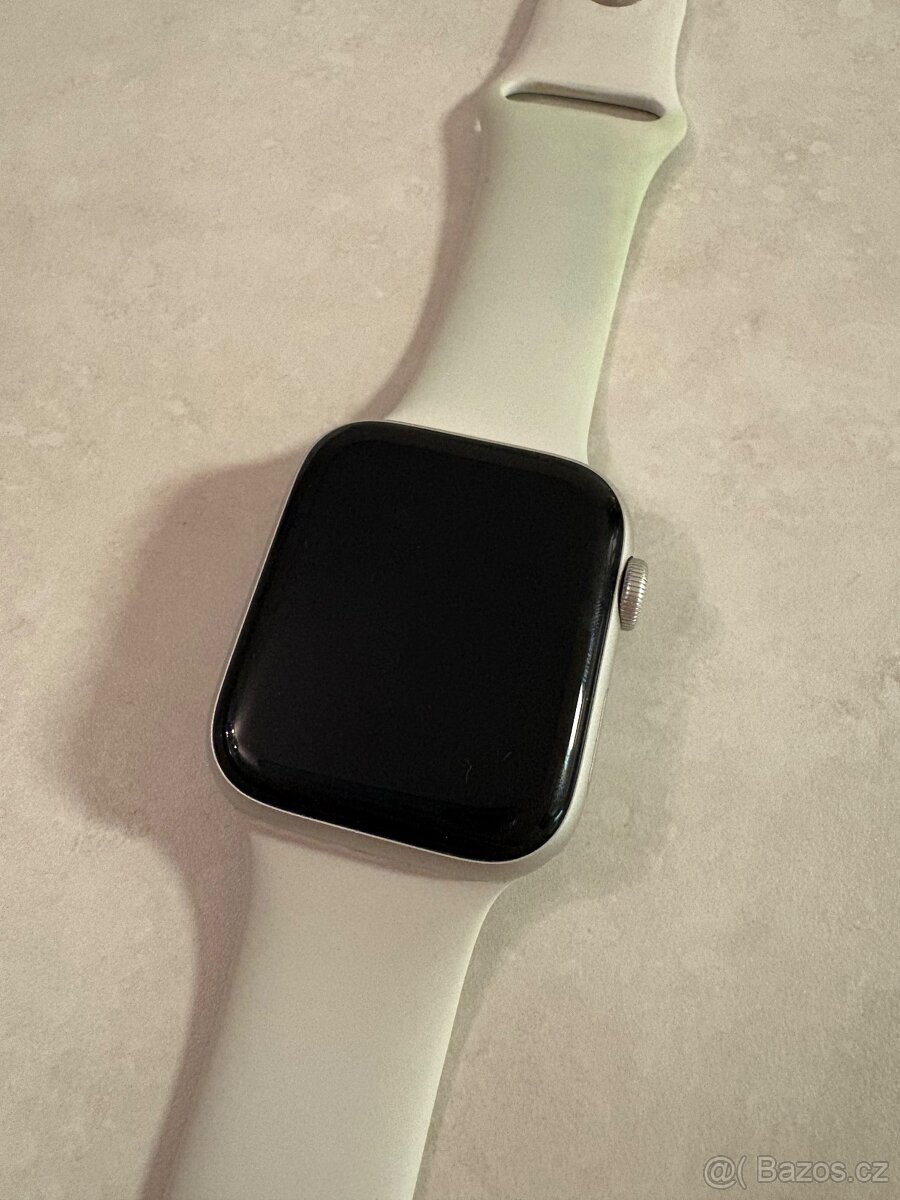 Apple Watch SE 2 44mm, Silver Aluminum - 3