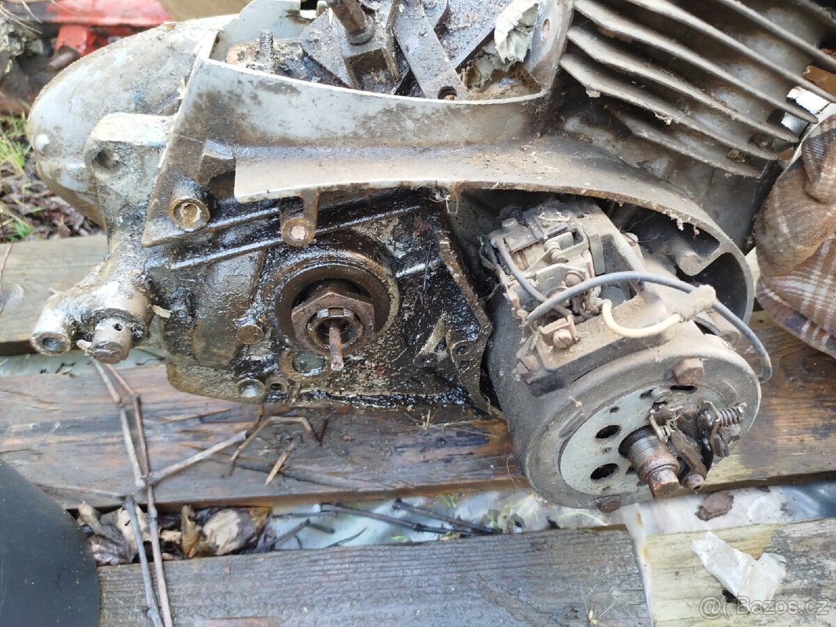 Motor jawa 250 kývačka - 3