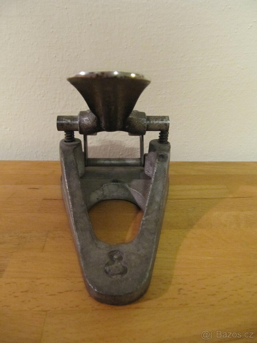 stará děrovačka URSUS - 3