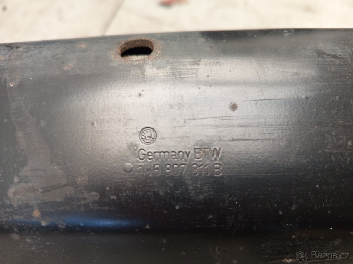 Prodám zadní výztuhu nárazníku Škoda Octavia 1 liftback - 3