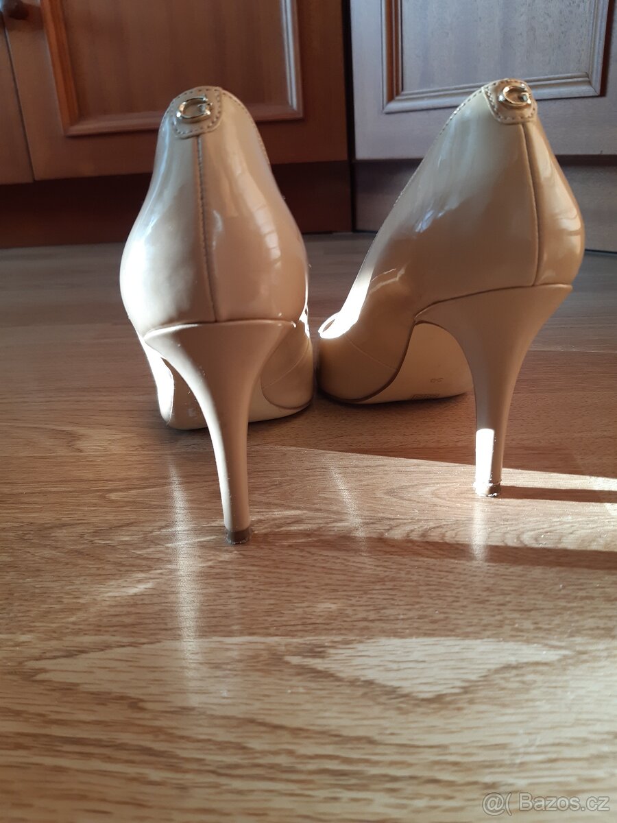 Béžové lakové lodičky Guess 38 - 3
