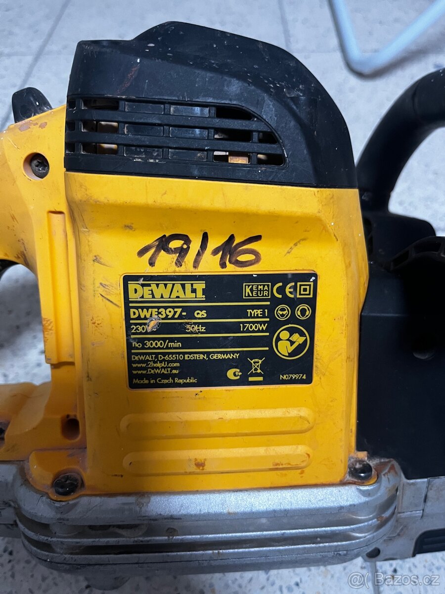 elektrickou pilu DeWalt DWE397 - 3
