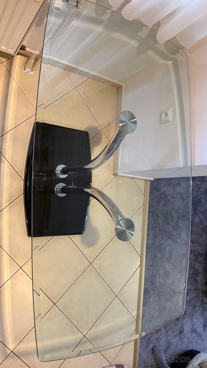 Skleněný jídelní stůl - 3