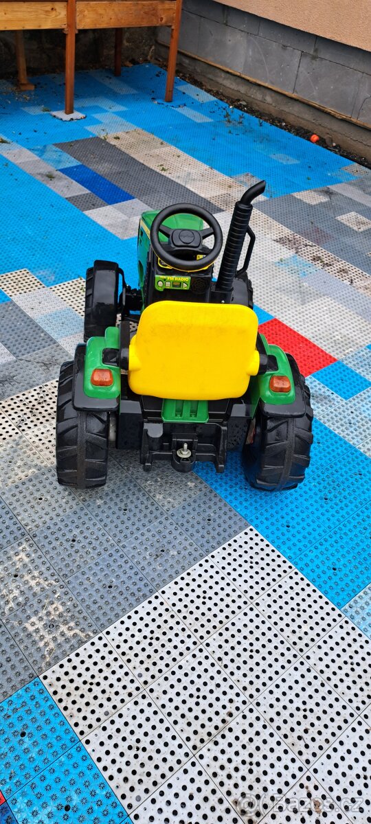 Elektrický traktor john deere - 3