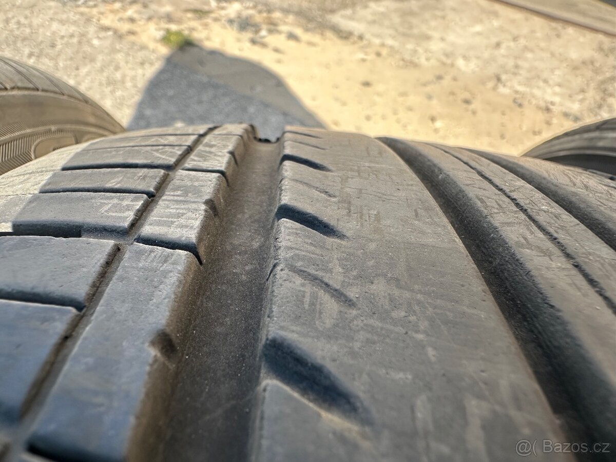 Pneu 225/45 R18 - 3