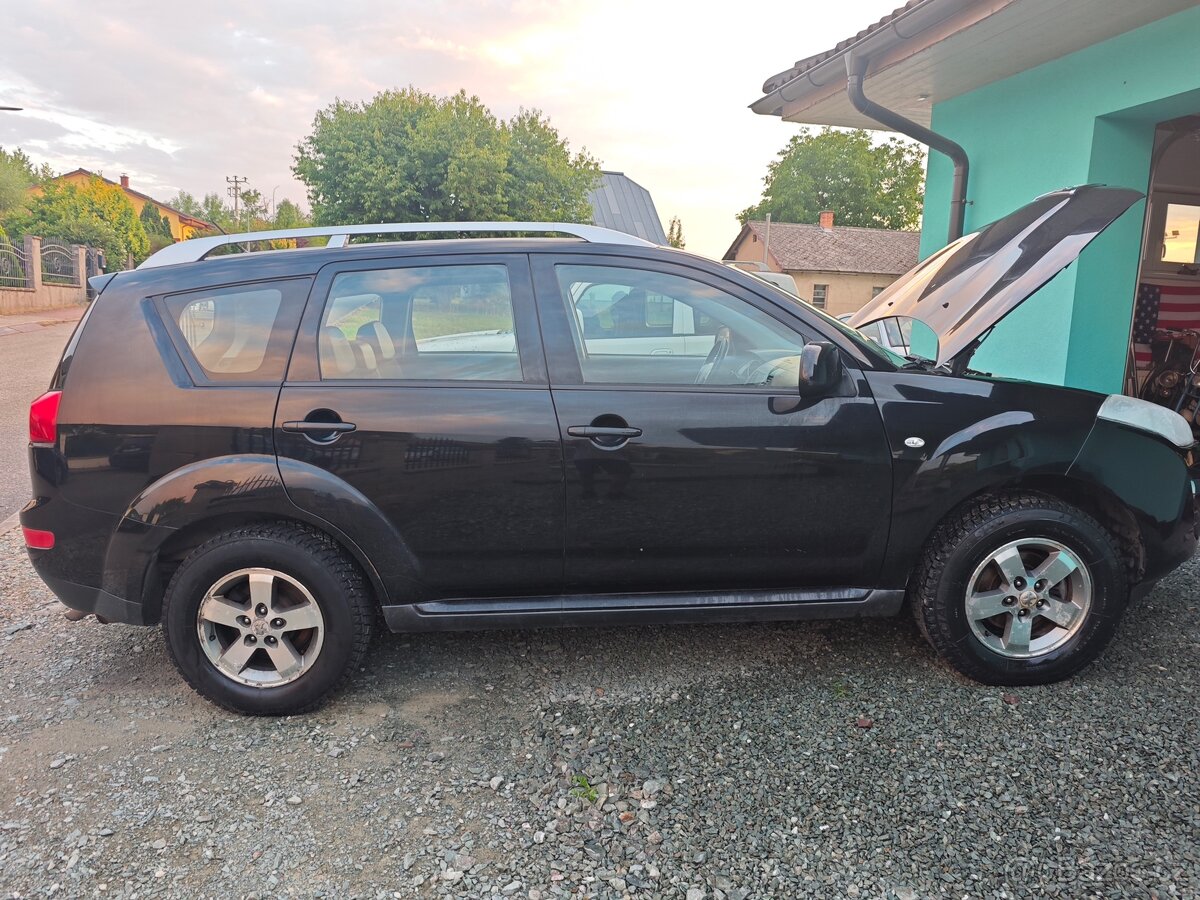 Peugeot 4007 4x4 2,2 HDI 115kw rok 2008 - 3