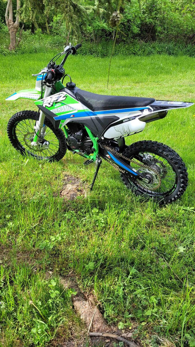 Dirtbike RFZ 250 Leramotors 16kw stáří 1 měsíc
