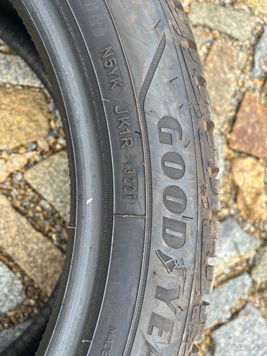 Zimní pneu 215/50 R 18 - 3