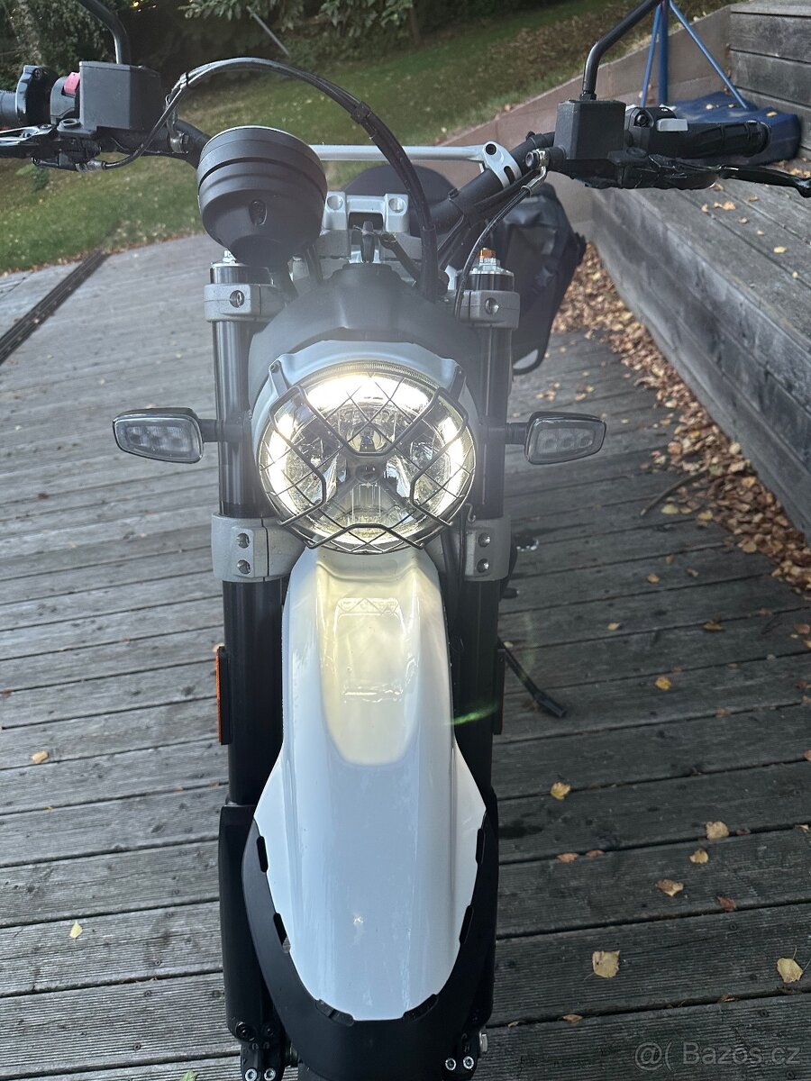 Ducati scrambler desert sled 800