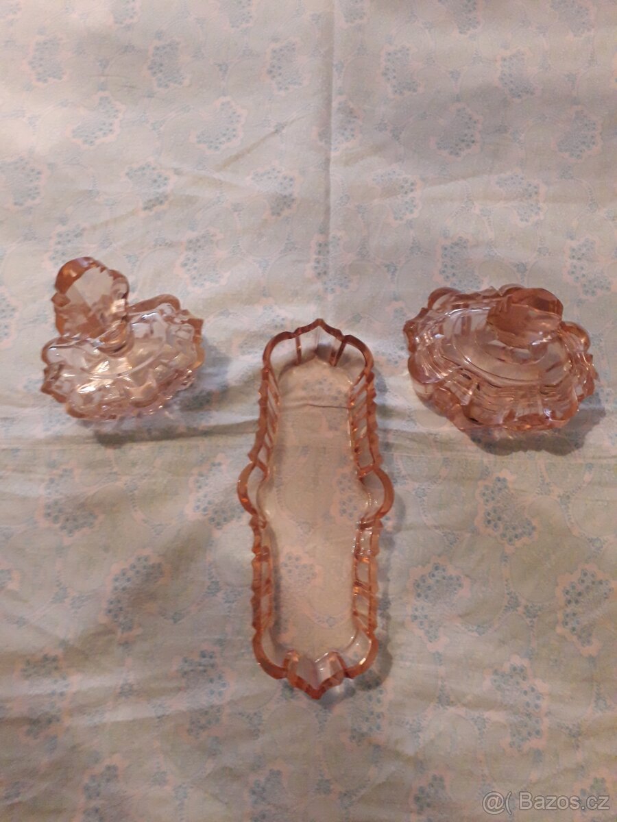 Prodám sadu starožitného litého skla. - 3