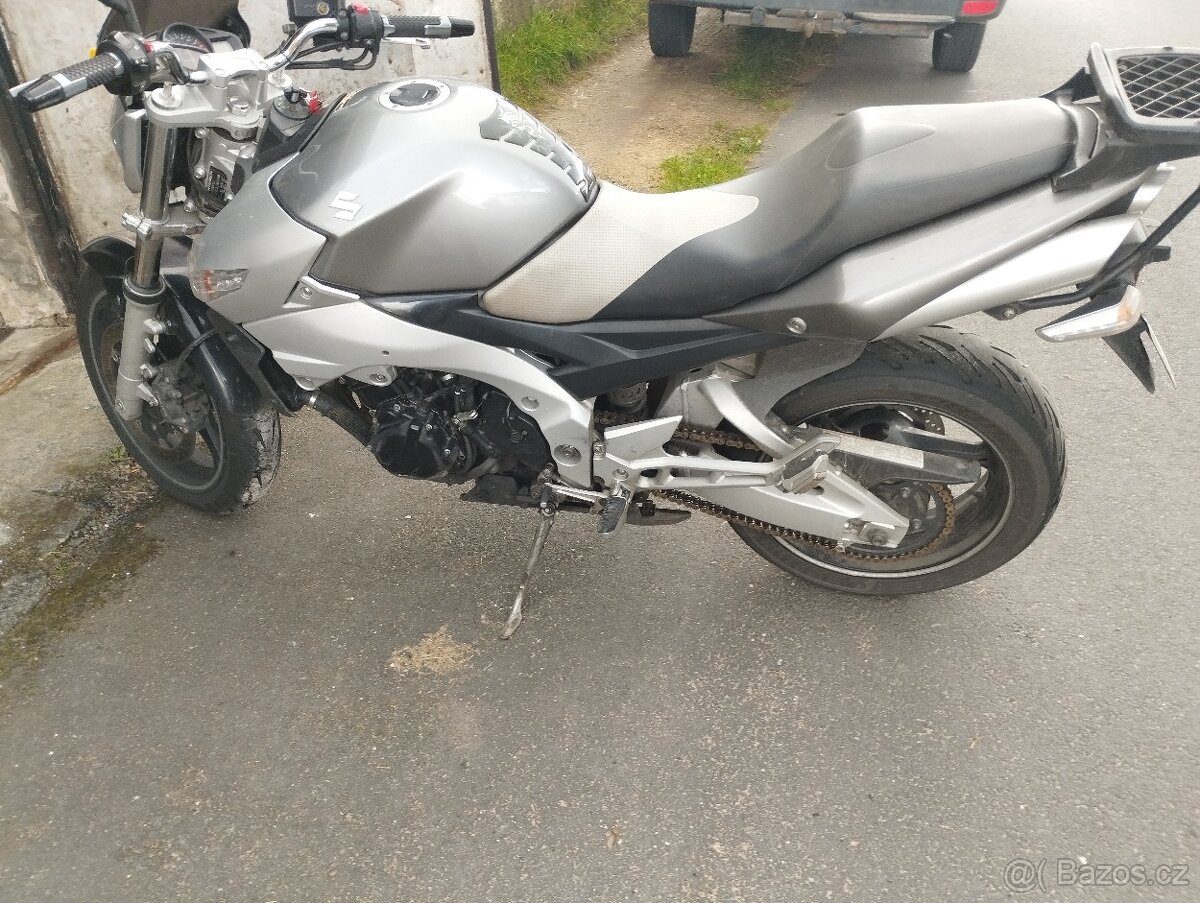 Suzuki GSR 600 - 3