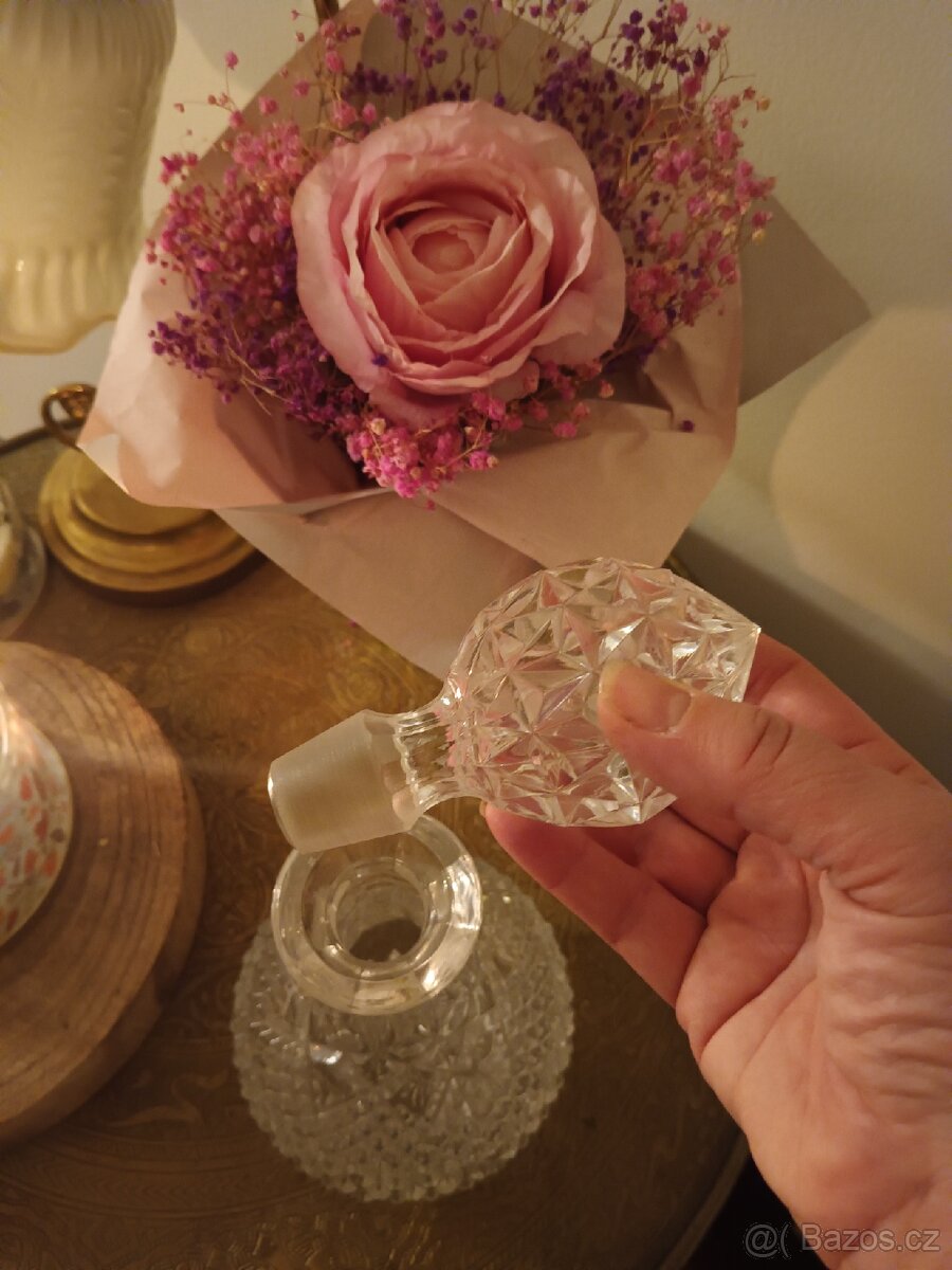 Retro broušená skleněná karafa - 3