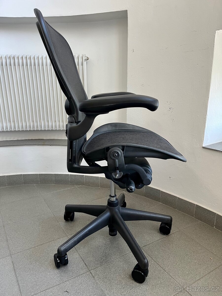 kancelářská židle Herman Miller Aeron - 3