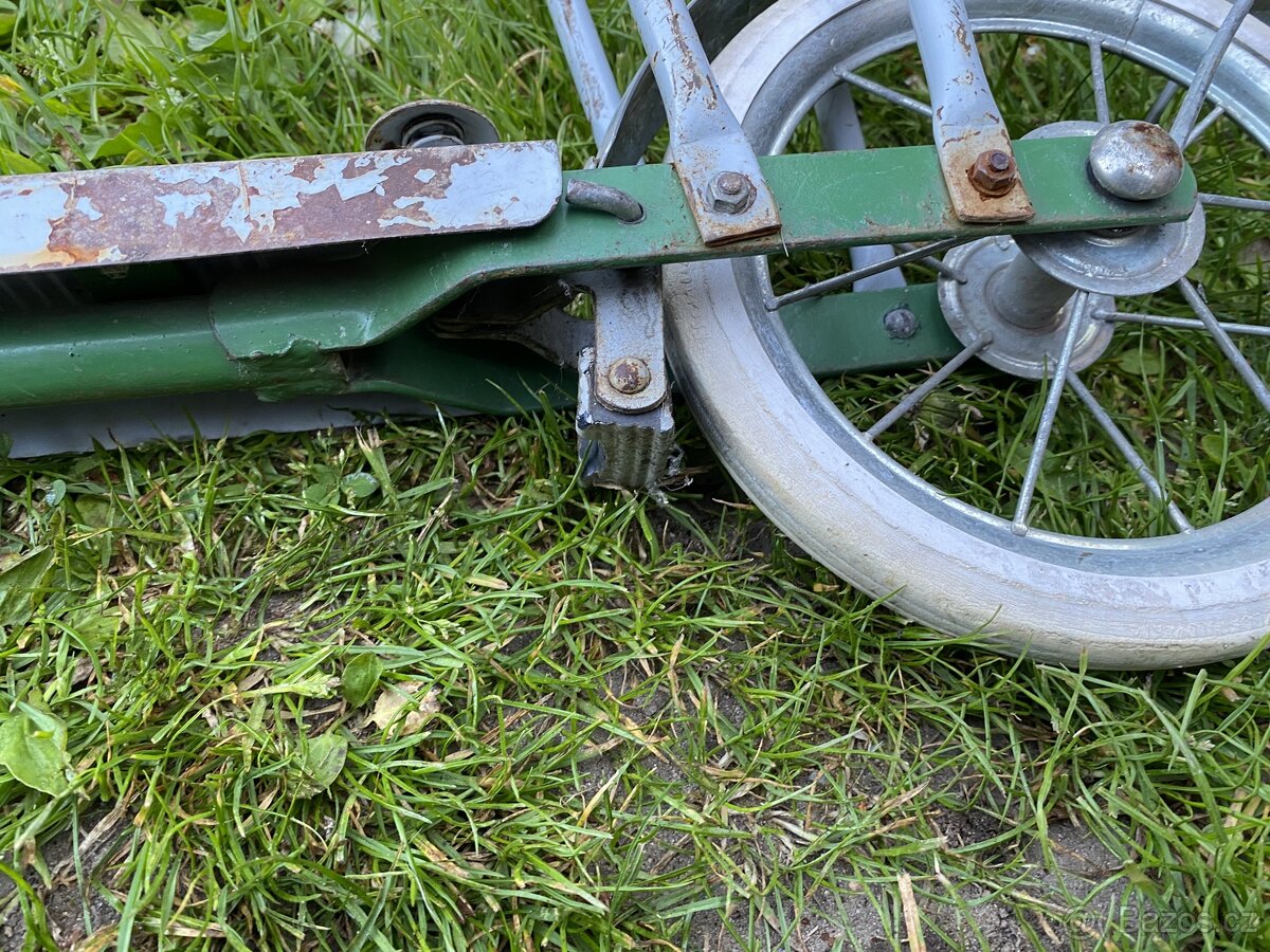 Staré, historické kolo, kolobezka - 3