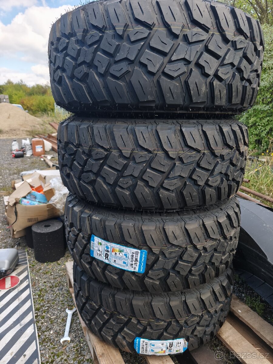Pneu 33x12.5 R15