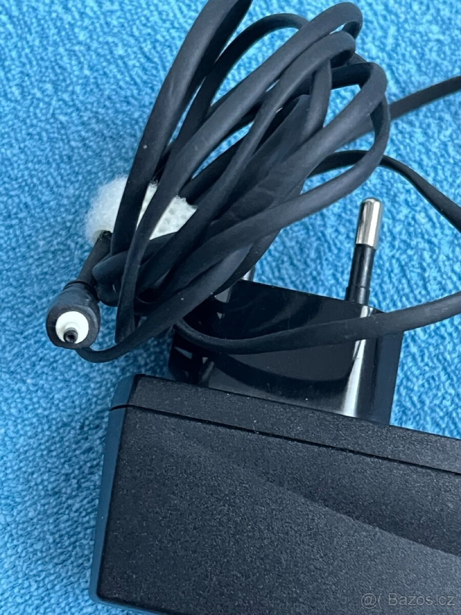Nabíječka Nokia AC-8E, 2 mm konektor - 3