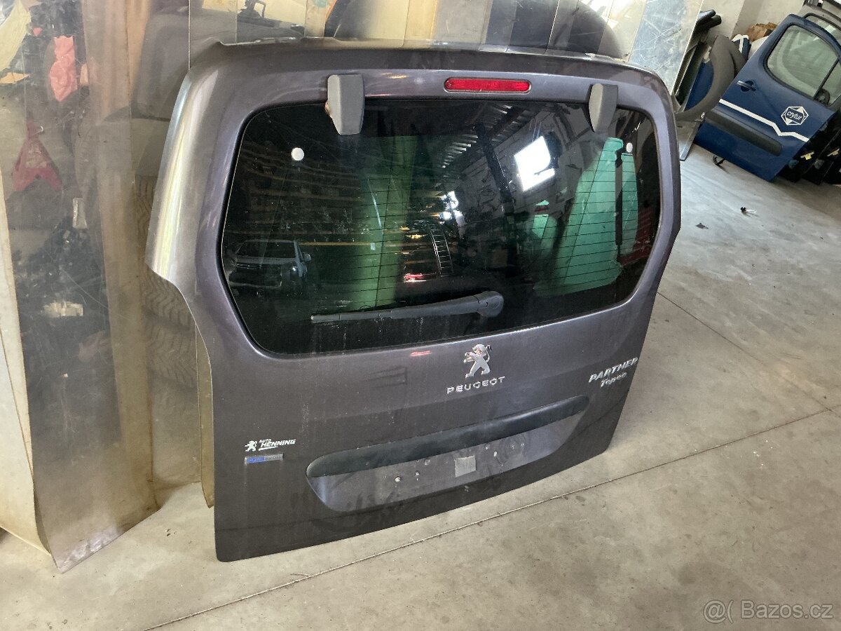 Peugeot partner - kufr. dveře. Otv. sklo. - 3
