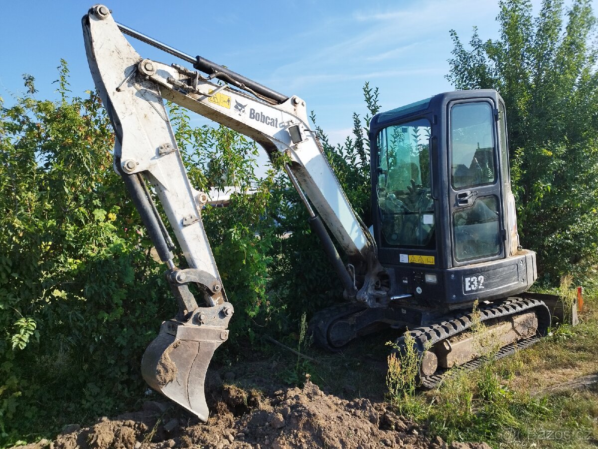 Pronajmu půjčím bagr Bobcat E32, 3,4t. - 3