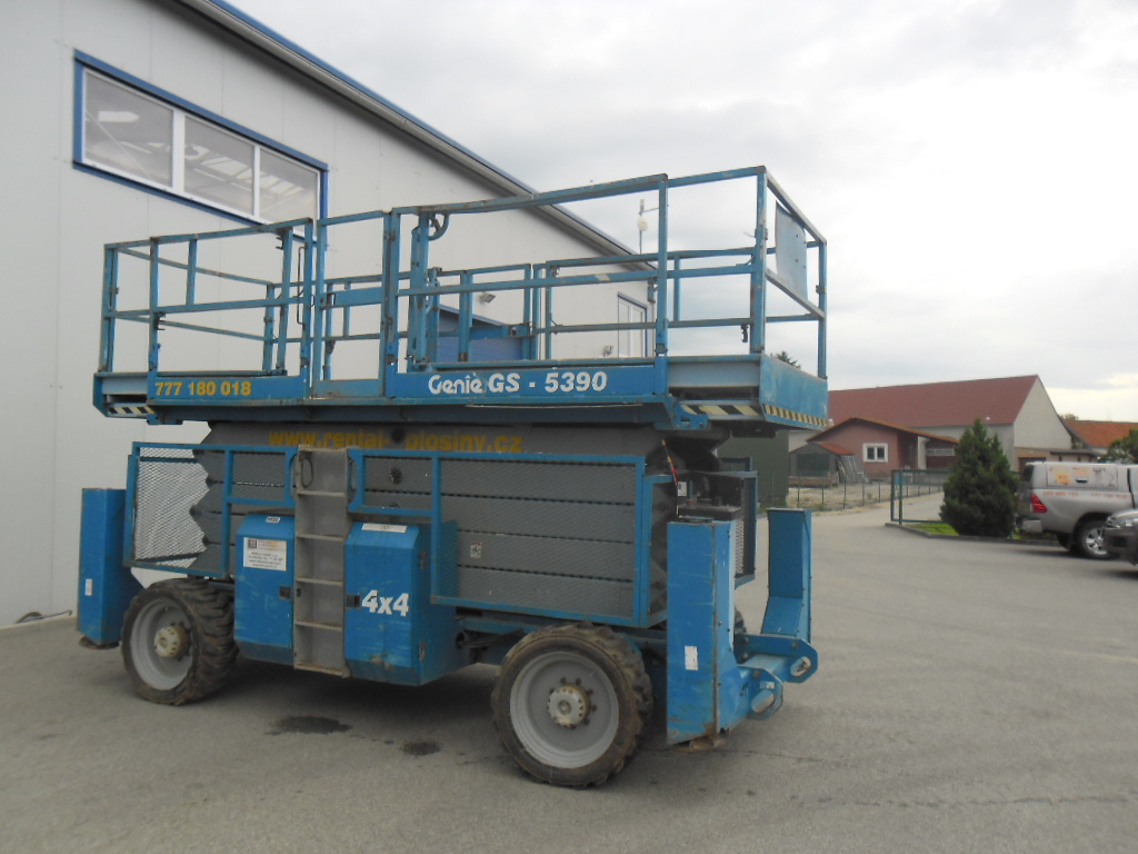 Nůžková pracovní plošina GENIE GS 5390 - 3
