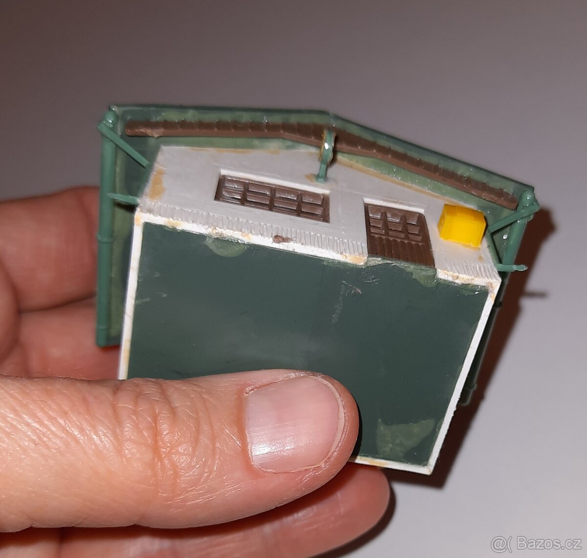 Dvě autobusové zastávky k mašinkám do kolejiště TT - 3