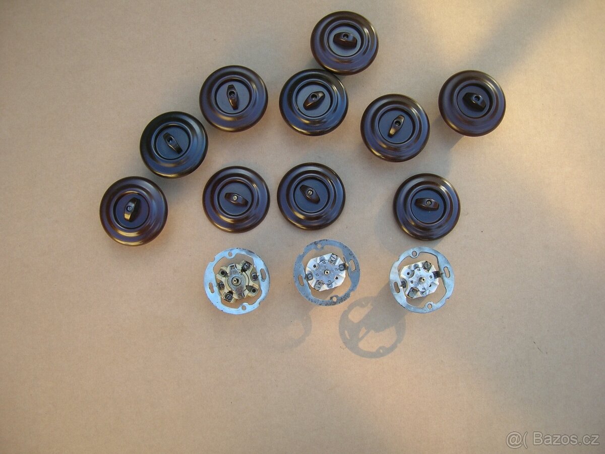 BAKELITOVÉ VYPINAČE DO ZDI kus 150Kč - 3