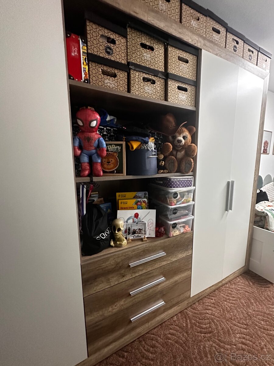 Šatní skříň 3m - 3