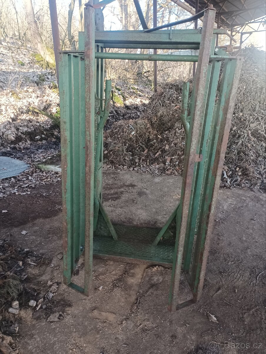 Fixační čelo na klec - 3