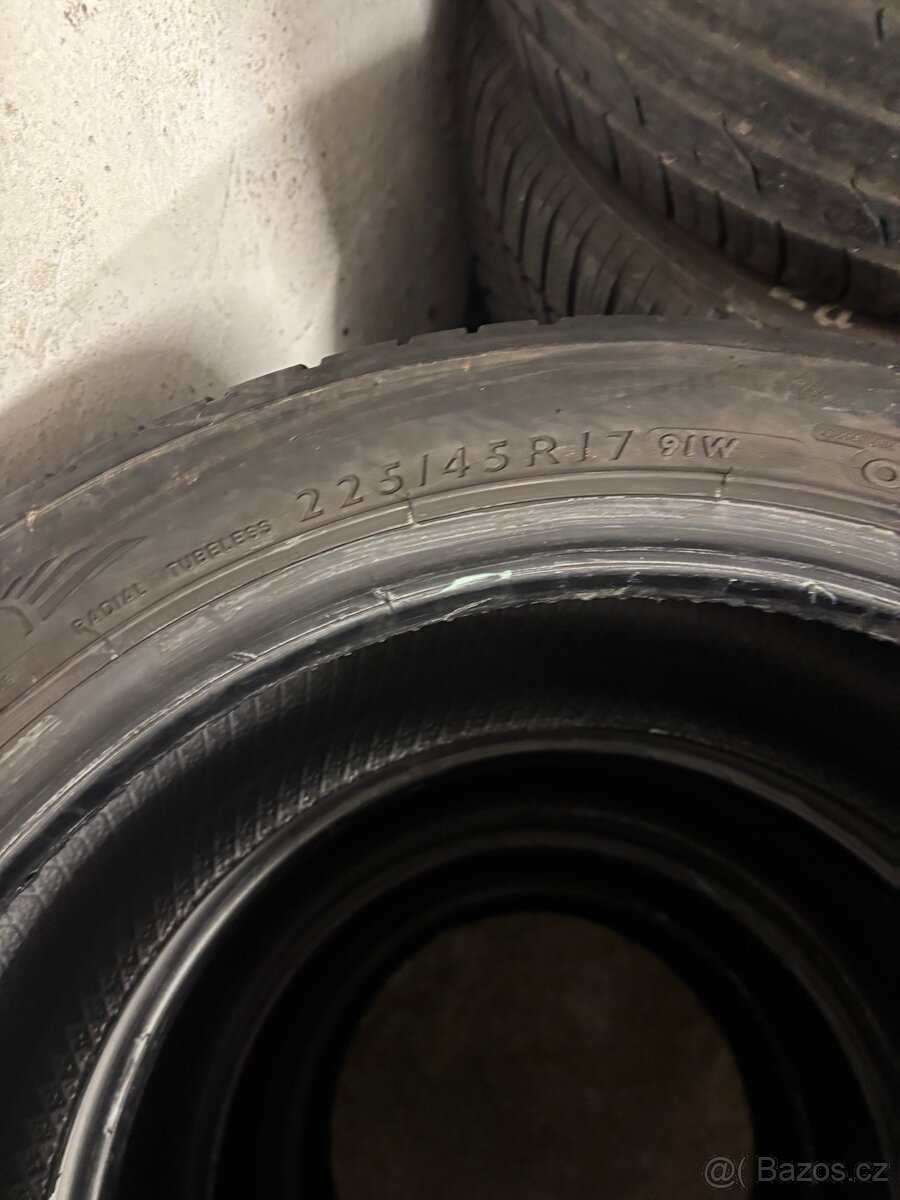 Dunlop 225/45 r17 - 3