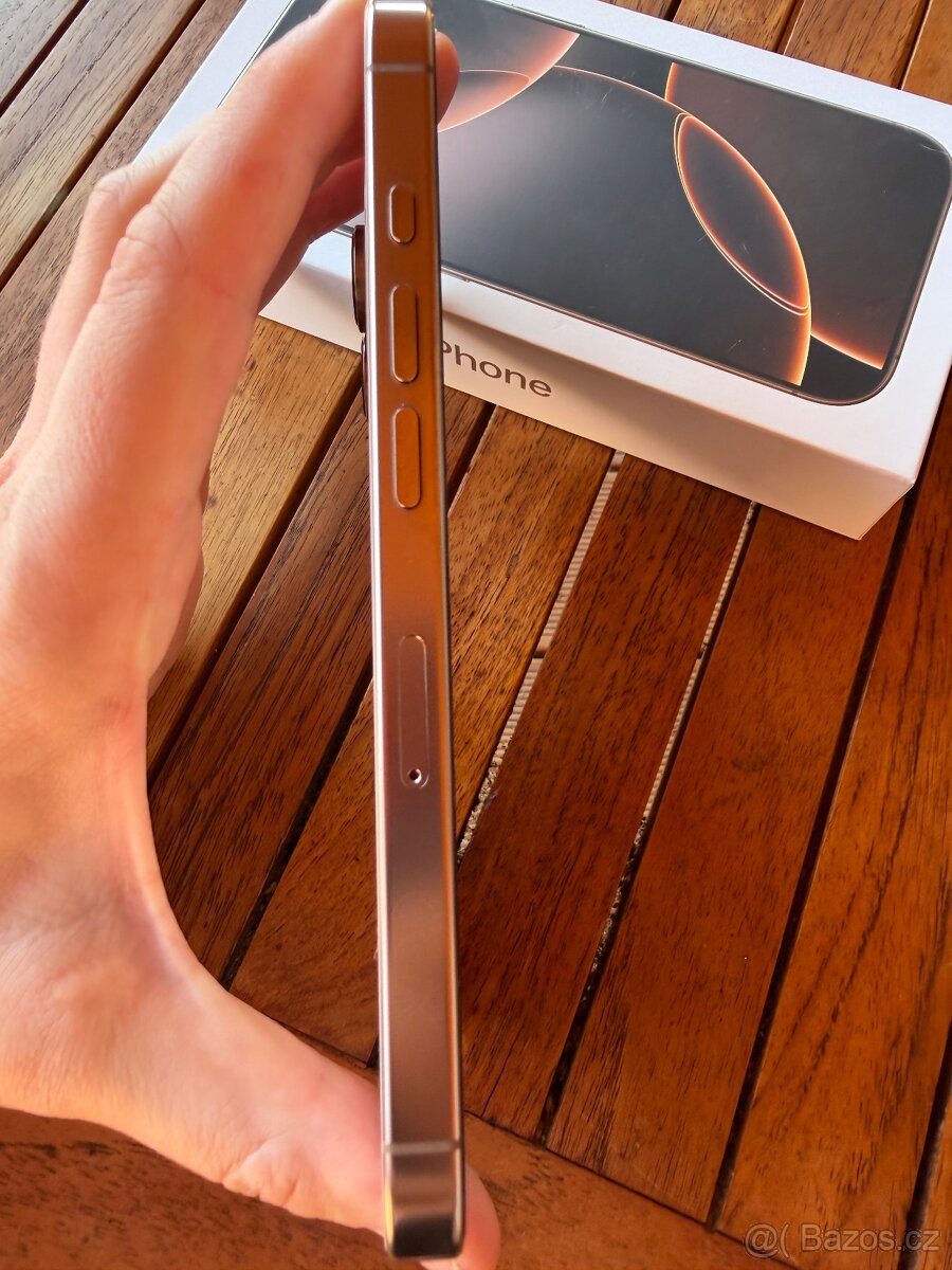 Apple iPhone 16 Pro - 3