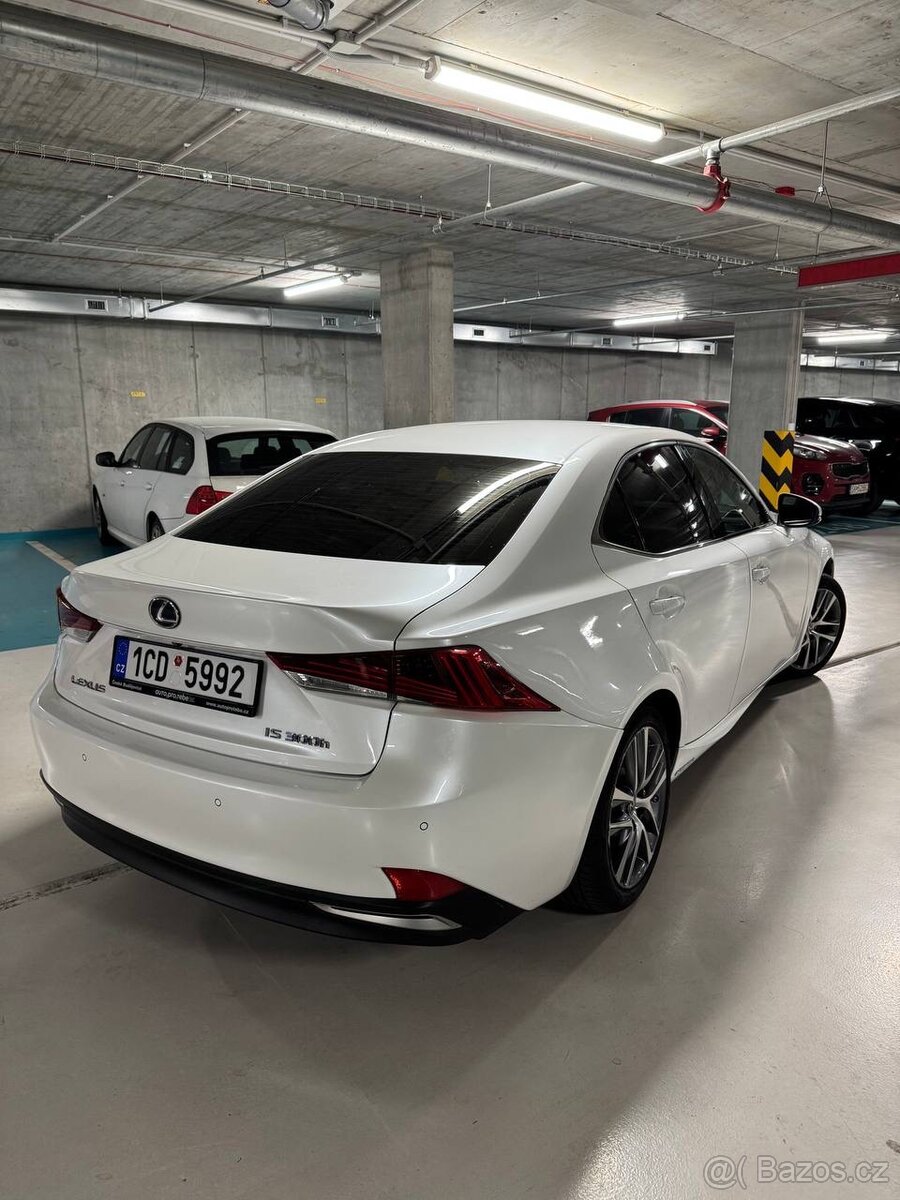 Lexus IS 300h 2017 - 3